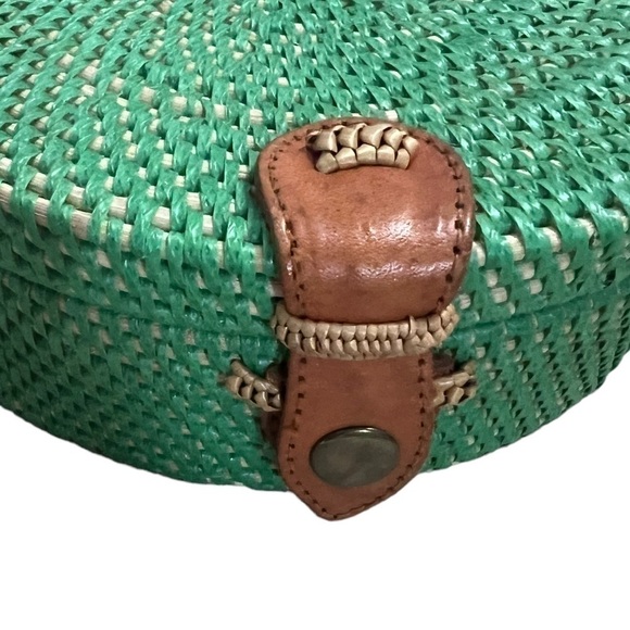 ARTISAN Handwoven Emerald Round Rattan Shoulder Round Bag - Picture 5 of 11